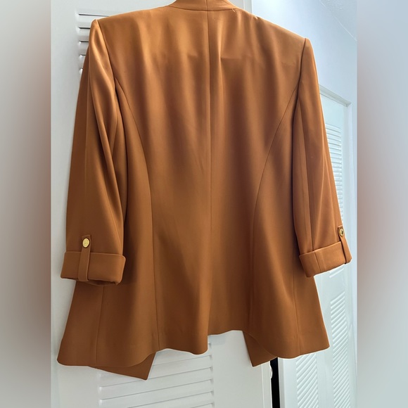 Calvin Klein - Picture 6 of 8